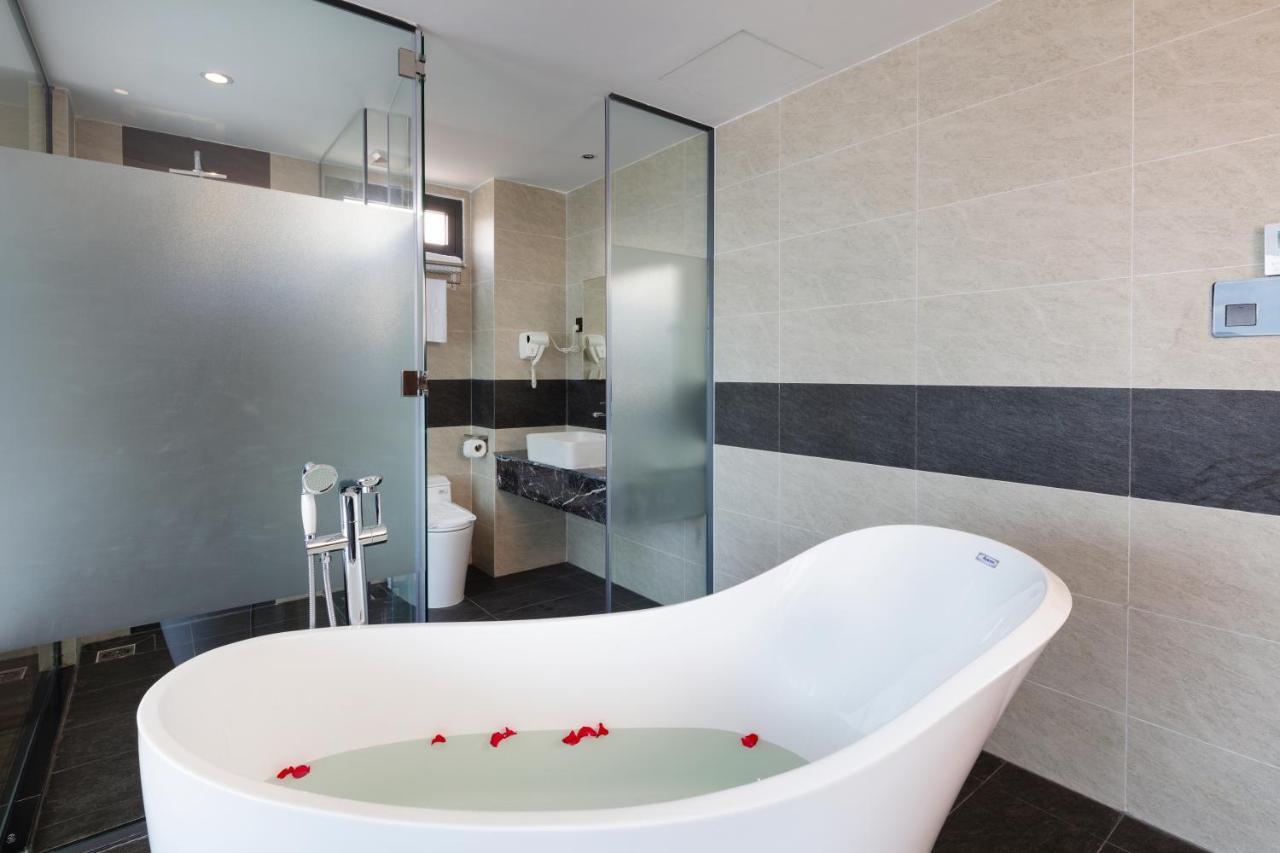 Amber Hotel Managed By Ht Nha Trang Exterior foto